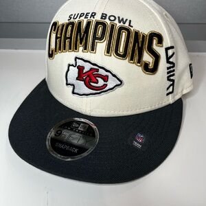 New Era Super Bowl Champions Snapback Hat - Cream and Black‎